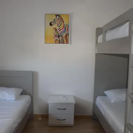 Spacious 2 Bedroom Apartment *