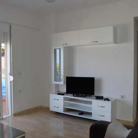 Apartment Spacious 2 Bedroom Apartment