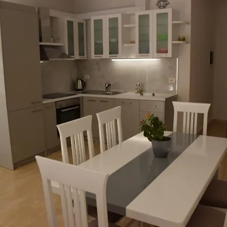Spacious 2 Bedroom Apartment Apartment