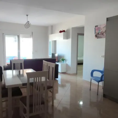 Apartment Spacious 2 Bedroom Apartment