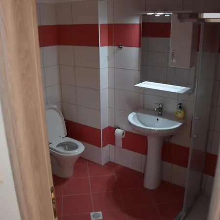 Spacious 2 Bedroom Apartment شقة *